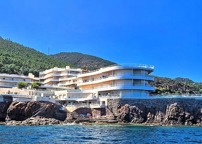 Location Cap Neree Acces Direct, Piscine Et Jardin, Le Trayas Entre Cannes Et Saint-raphael