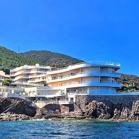Location Cap Neree Accès Direct, Piscine Et Jardin, Le Trayas Entre Cannes Et Saint-raphaël