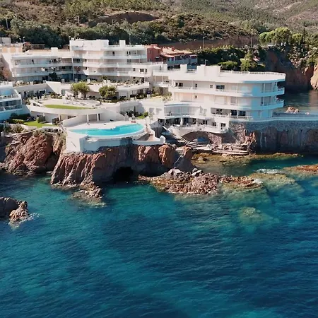 Location Cap Neree Avec Jardin, Piscine Et Acces Mer Direct, Le Trayas Entre Cannes Et Saint-Raphael *