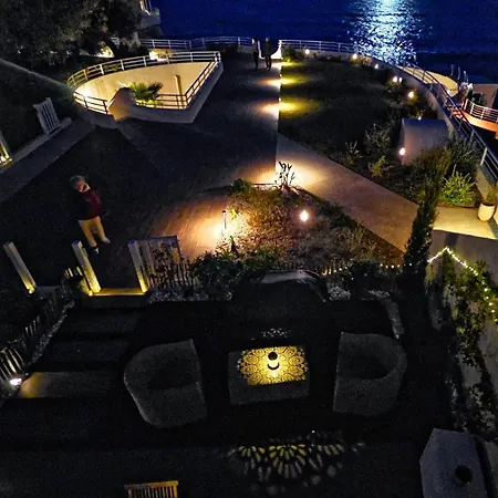 Location Cap Neree Accès Direct, Piscine Et Jardin, Le Trayas Entre Cannes Et Saint-raphaël