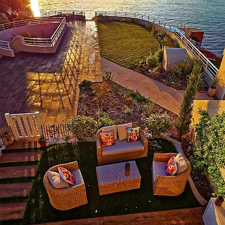 Apartment Cote D'azur Entre Cannes Et Saint-raphael, Acces Direct, Piscine Et Jardin, Cap Neree Le Trayas
