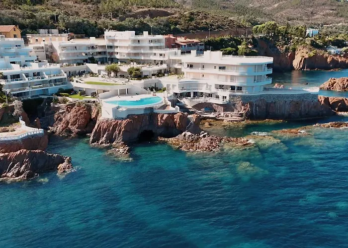 Location Cap Neree Acces Direct, Piscine Et Jardin, Le Trayas Entre Cannes Et Saint-raphael *